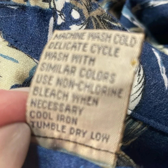 Bruno Mens button down Hawaiian 100% Rayon shirt size Large - Picture 5 of 5